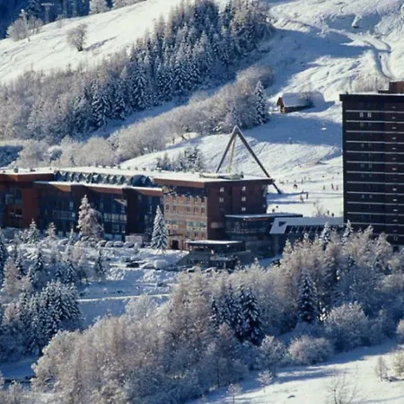 Au Pied Des Pistes